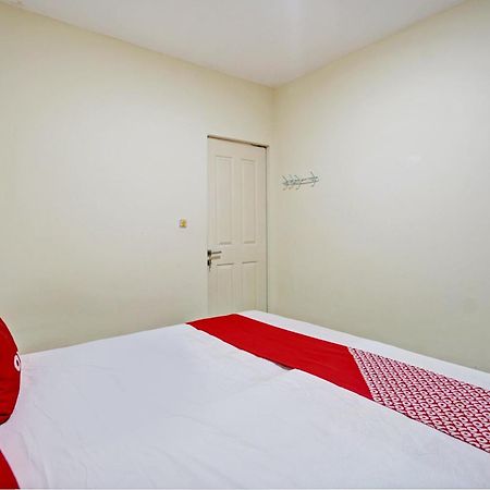 Oyo 93112 Garden Homestay 3 Merlion Surabaya Buitenkant foto