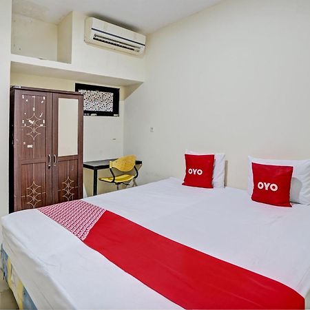 Oyo 93112 Garden Homestay 3 Merlion Surabaya Buitenkant foto