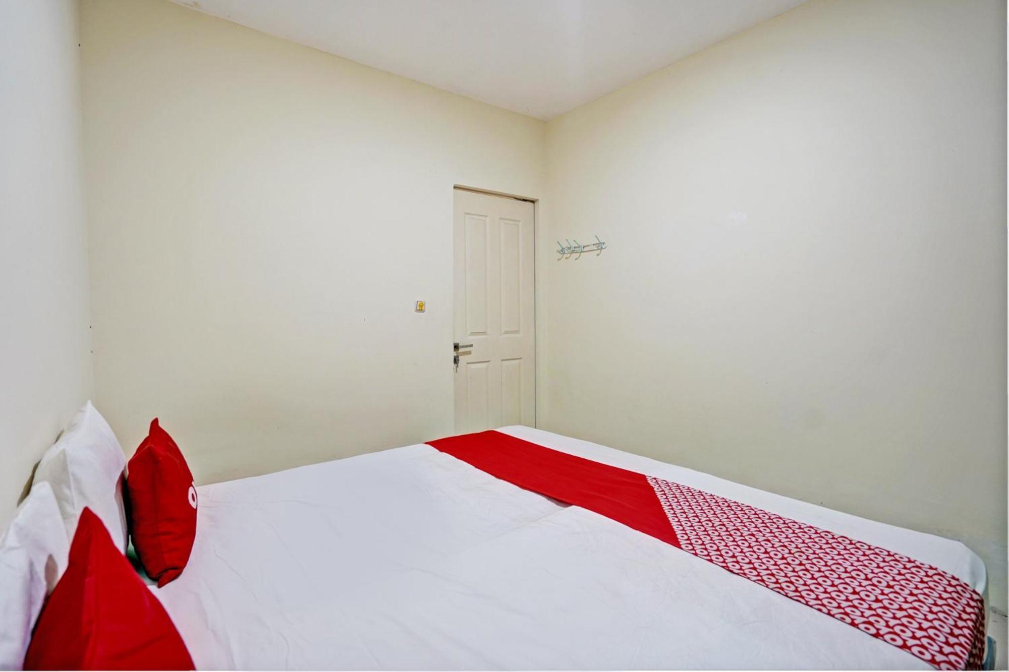 Oyo 93112 Garden Homestay 3 Merlion Surabaya Buitenkant foto
