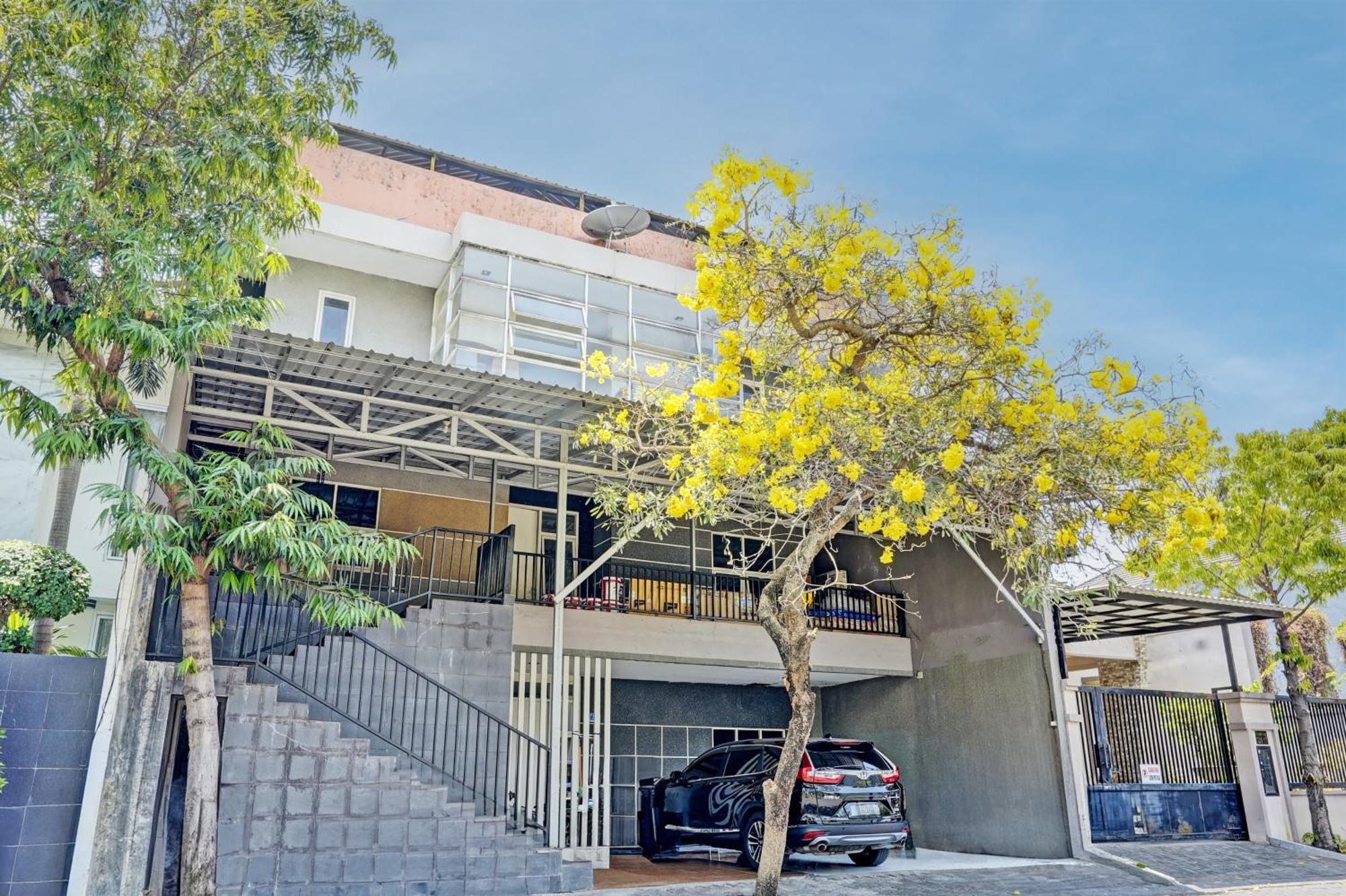 Oyo 93112 Garden Homestay 3 Merlion Surabaya Buitenkant foto