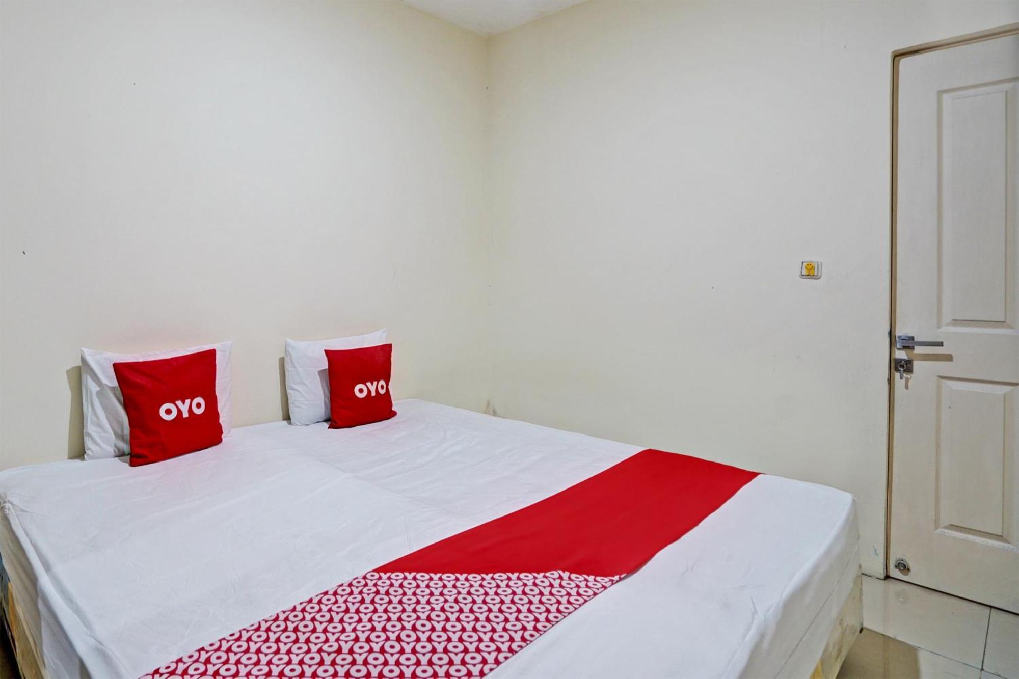 Oyo 93112 Garden Homestay 3 Merlion Surabaya Buitenkant foto