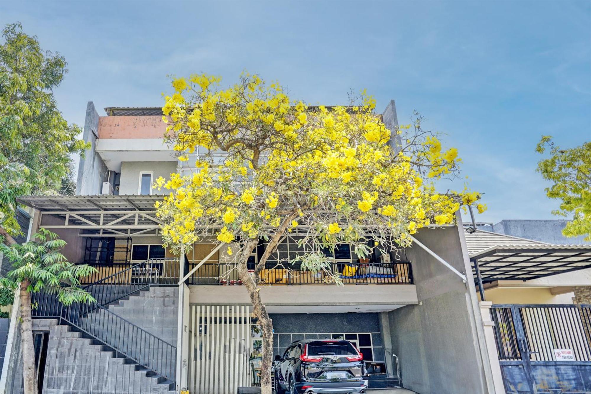 Oyo 93112 Garden Homestay 3 Merlion Surabaya Buitenkant foto