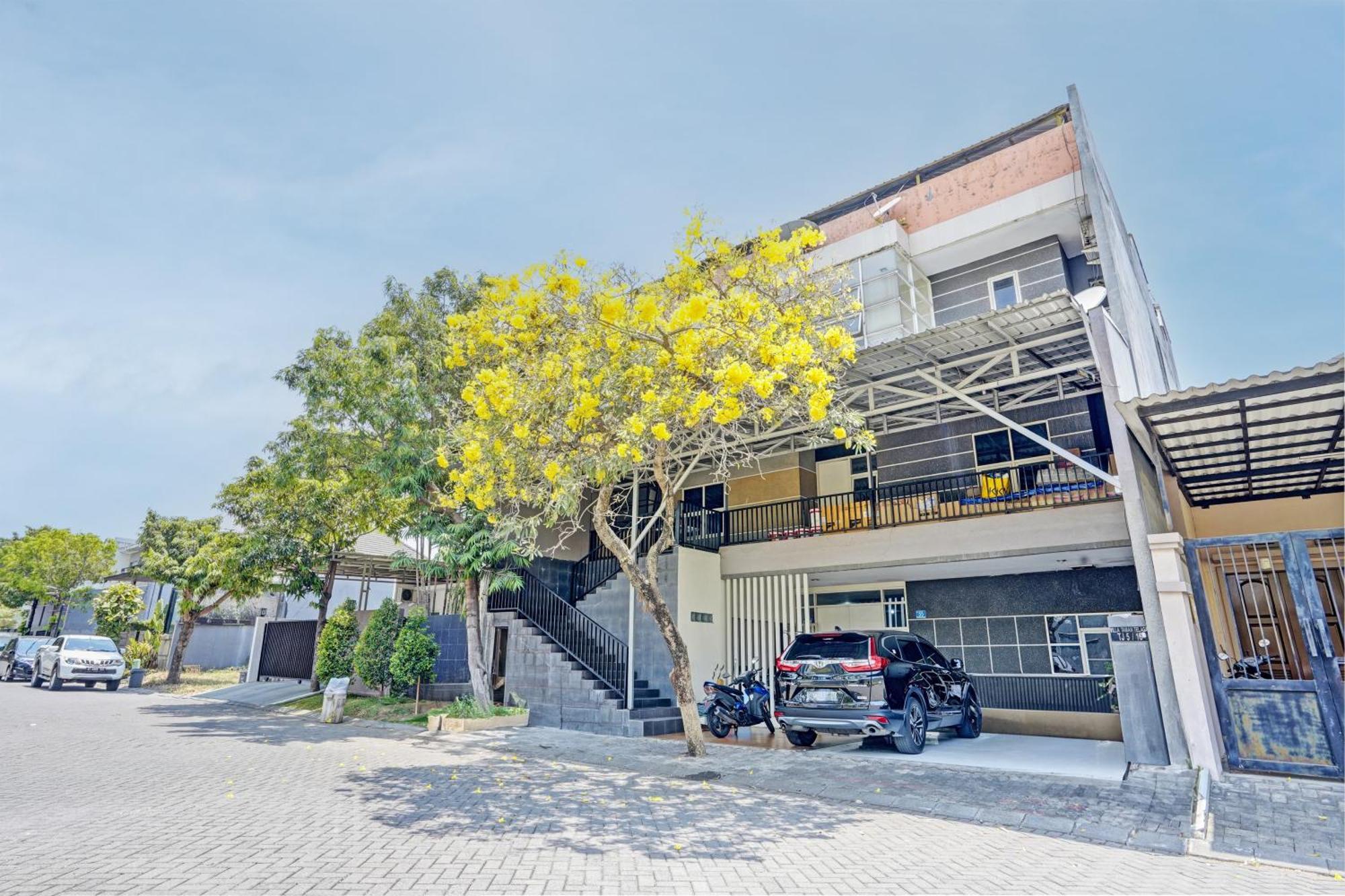 Oyo 93112 Garden Homestay 3 Merlion Surabaya Buitenkant foto