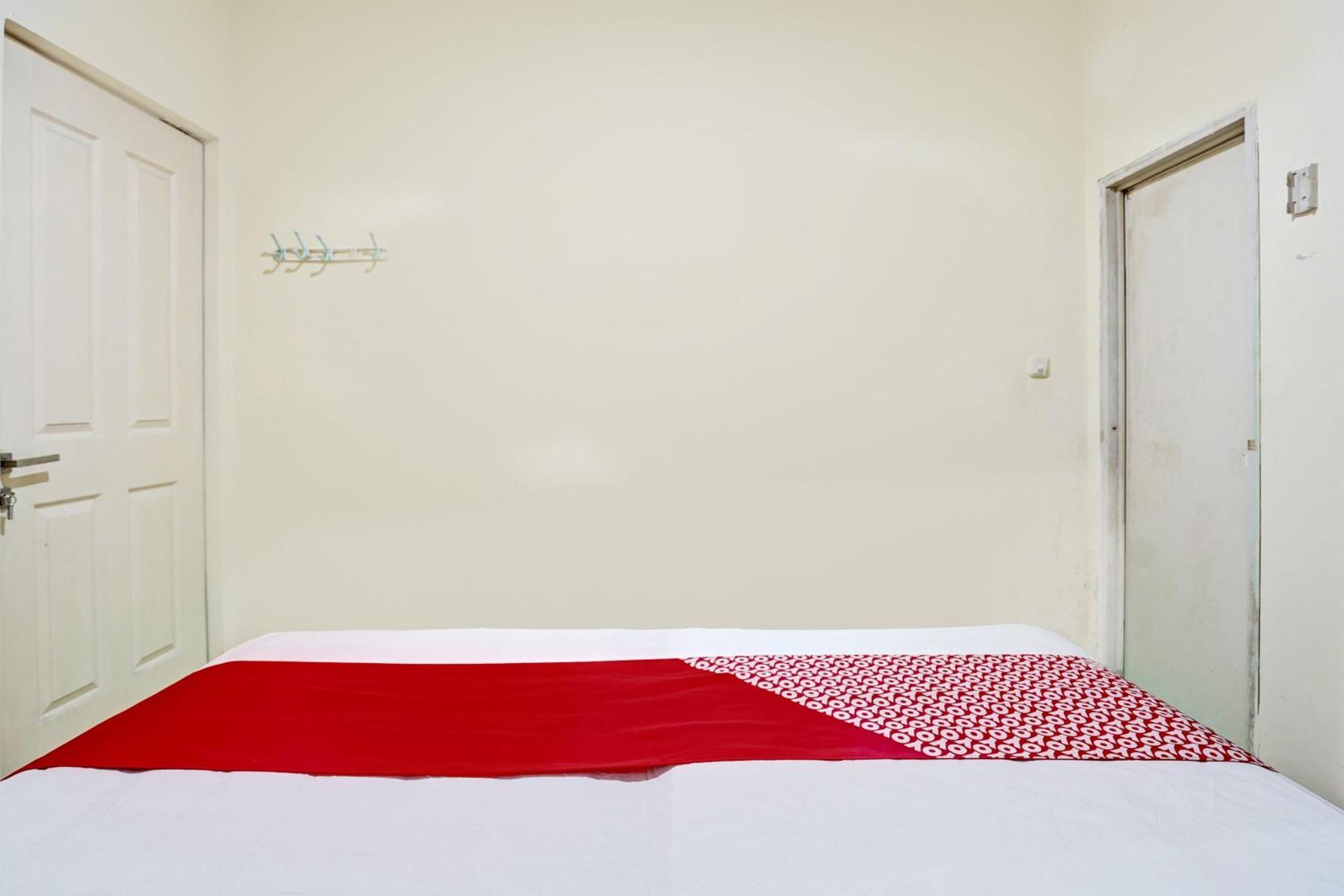 Oyo 93112 Garden Homestay 3 Merlion Surabaya Buitenkant foto