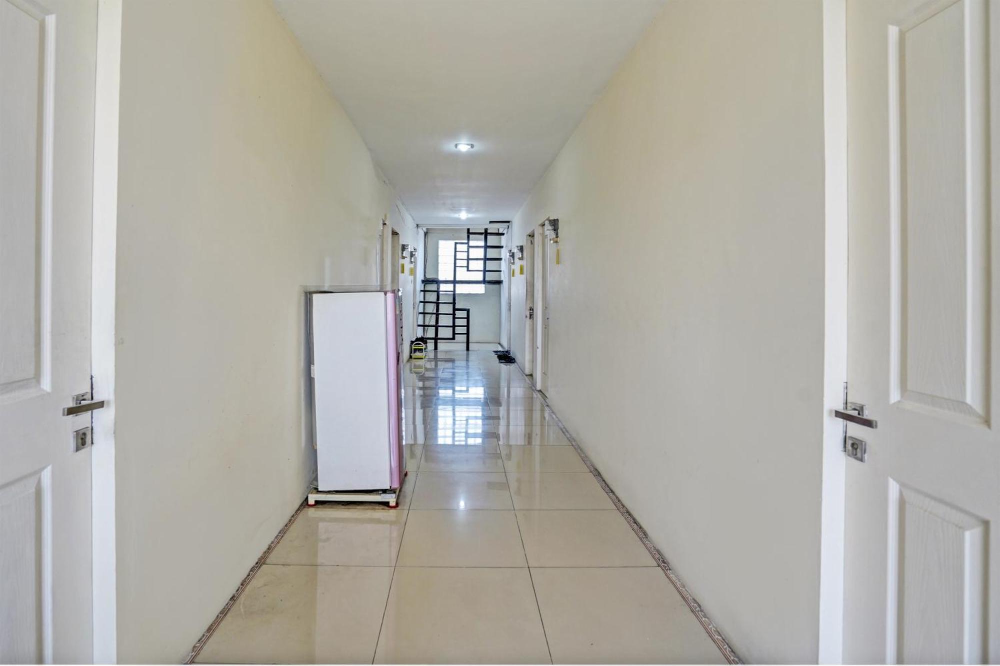 Oyo 93112 Garden Homestay 3 Merlion Surabaya Buitenkant foto